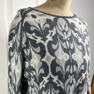 Title Nine Soft Sweater Grey & White Excellent Condition XL that fits like L.